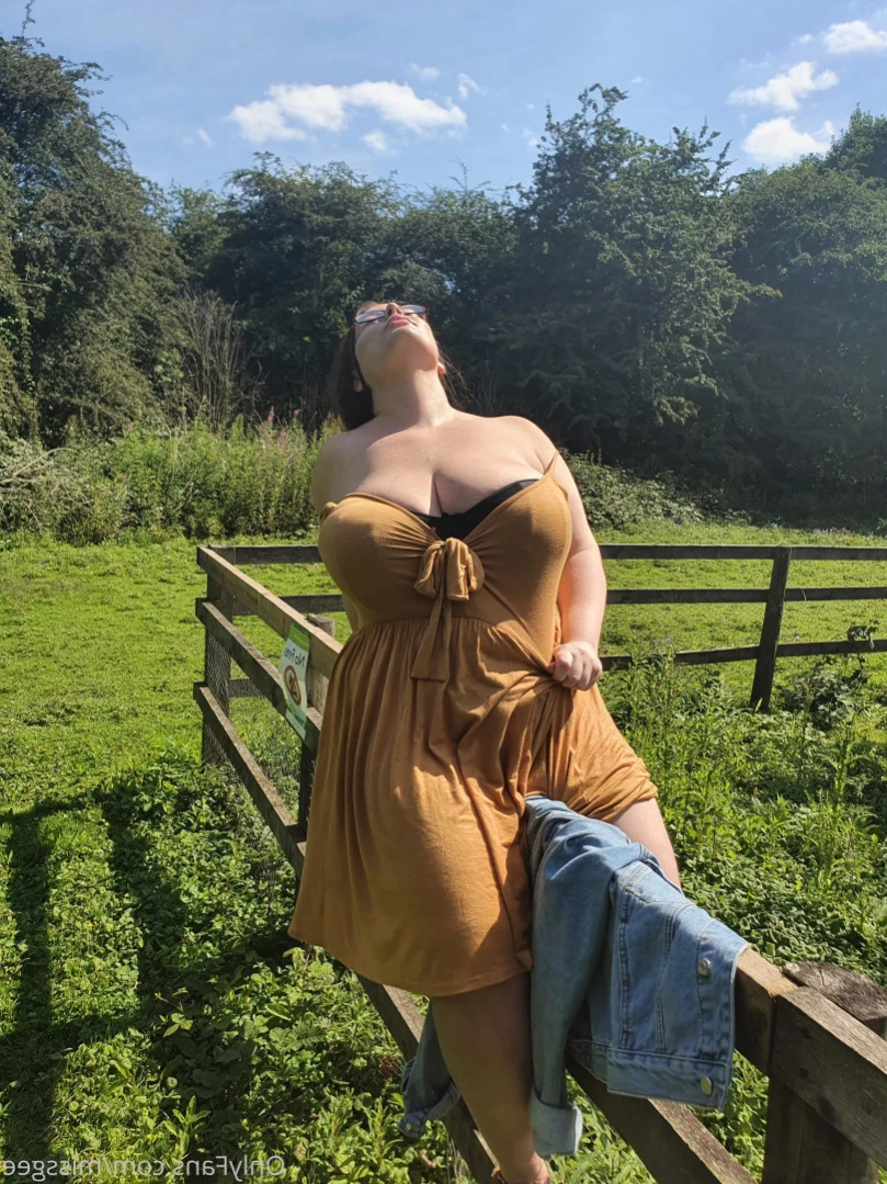 💜GeorginaGee💜 Huge Naturals 38KK [ georginagee ] Onlyfans leaked photo 11516463 on Hotleaks.tv