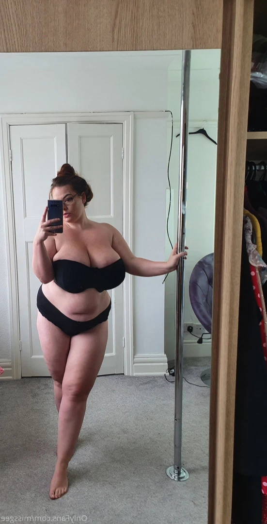 💜GeorginaGee💜 Huge Naturals 38KK [ georginagee ] Onlyfans leaked photo 11517216 on Hotleaks.tv