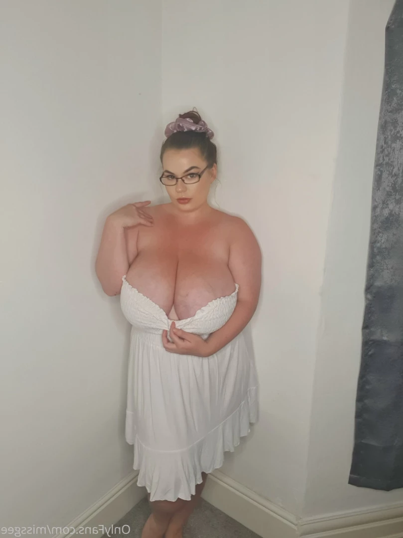 💜GeorginaGee💜 Huge Naturals 38KK [ georginagee ] Onlyfans leaked photo 13344679 on Hotleaks.tv