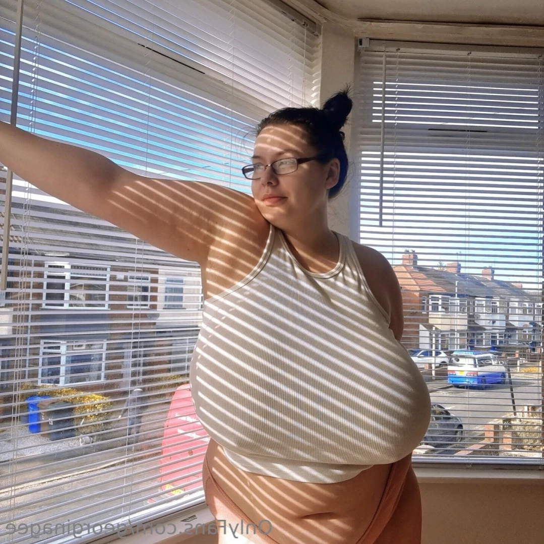 💜GeorginaGee💜 Huge Naturals 38KK [ georginagee ] Onlyfans leaked photo 15851499 on Hotleaks.tv