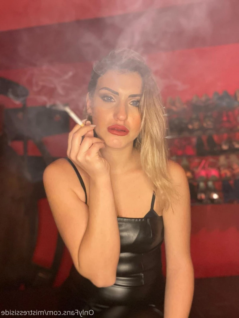 Mistress Iside [ mistressiside ] Onlyfans leaked photo 10882862 on Hotleaks.tv