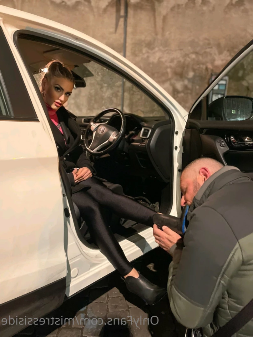 Mistress Iside [ mistressiside ] Onlyfans leaked photo 11842393 on Hotleaks.tv
