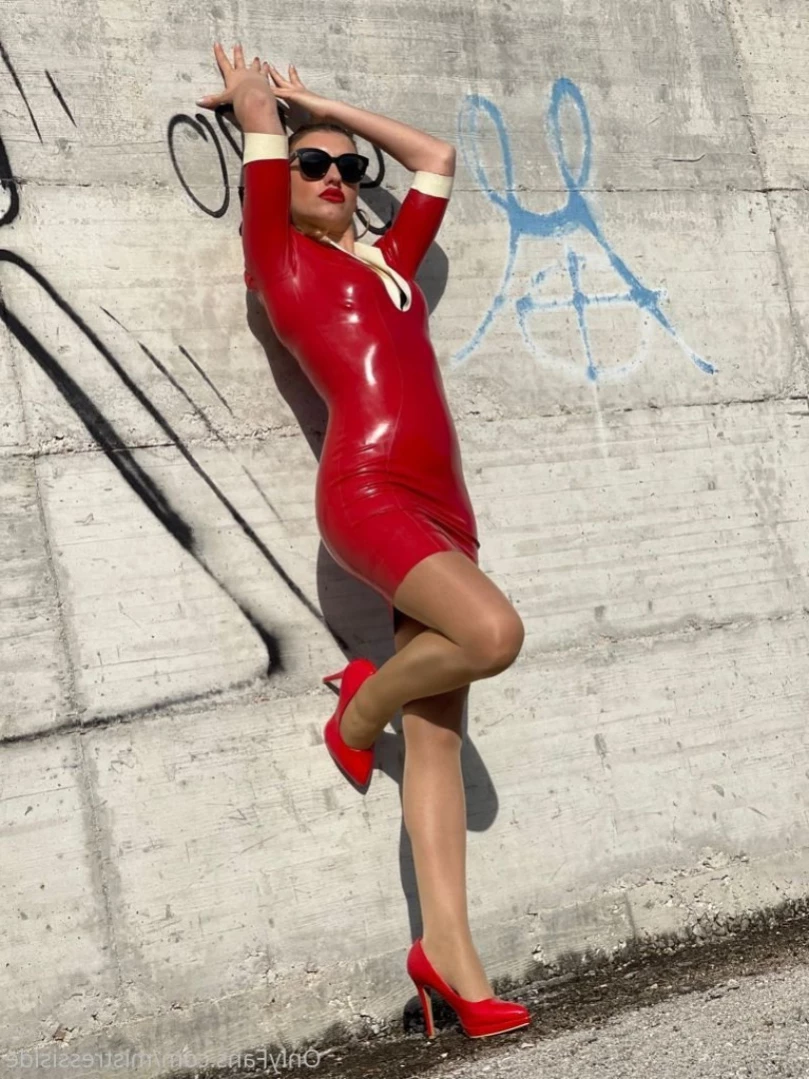 Mistress Iside [ mistressiside ] Onlyfans leaked photo 14265387 on Hotleaks.tv