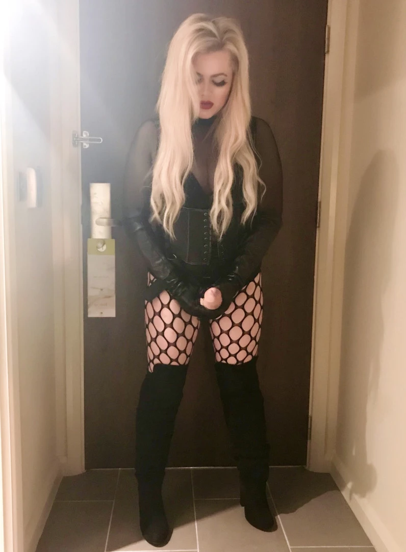 Miss Laura [ mistresslaura11 ] Onlyfans leaked photo 9959194 on Hotleaks.tv