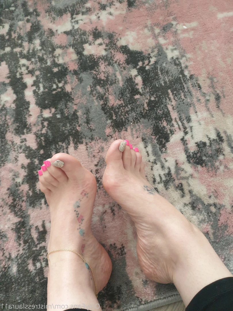 Miss Laura [ mistresslaura11 ] Onlyfans leaked photo 10002852 on Hotleaks.tv
