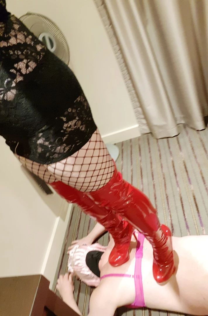 Miss Laura [ mistresslaura11 ] Onlyfans leaked photo 10004292 on Hotleaks.tv