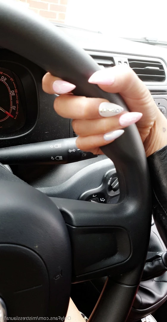 Miss Laura [ mistresslaura11 ] Onlyfans leaked photo 10009062 on Hotleaks.tv