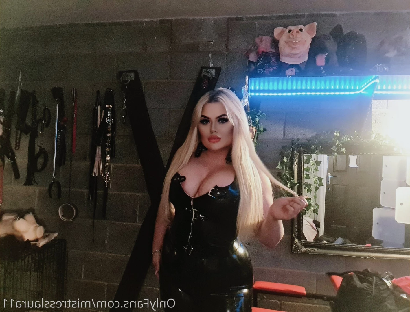Miss Laura [ mistresslaura11 ] Onlyfans leaked photo 10009796 on Hotleaks.tv