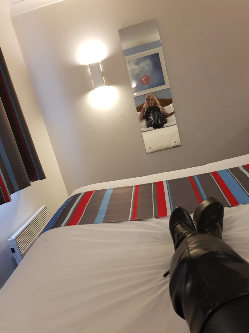 Miss Laura [ mistresslaura11 ] Onlyfans leaked photo 10009832 on Hotleaks.tv