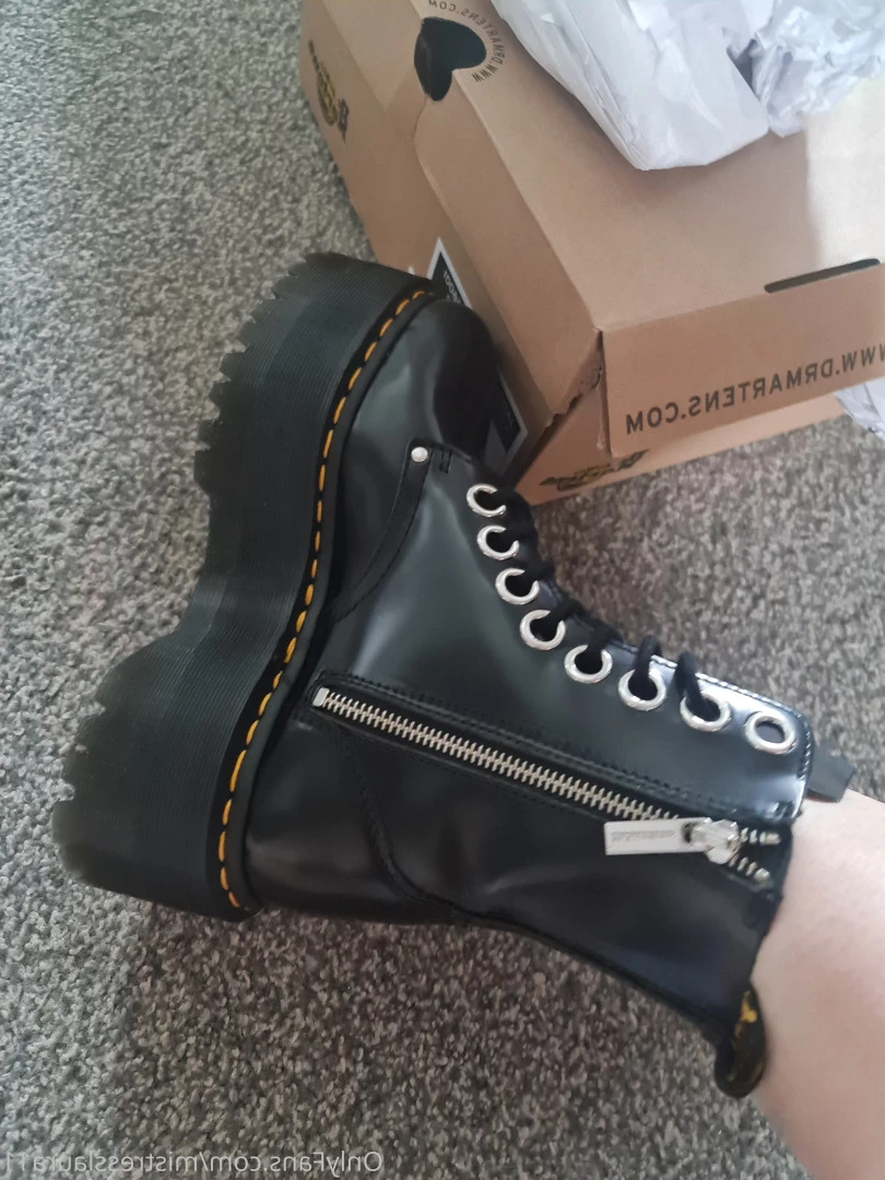 Miss Laura [ mistresslaura11 ] Onlyfans leaked photo 10021905 on Hotleaks.tv