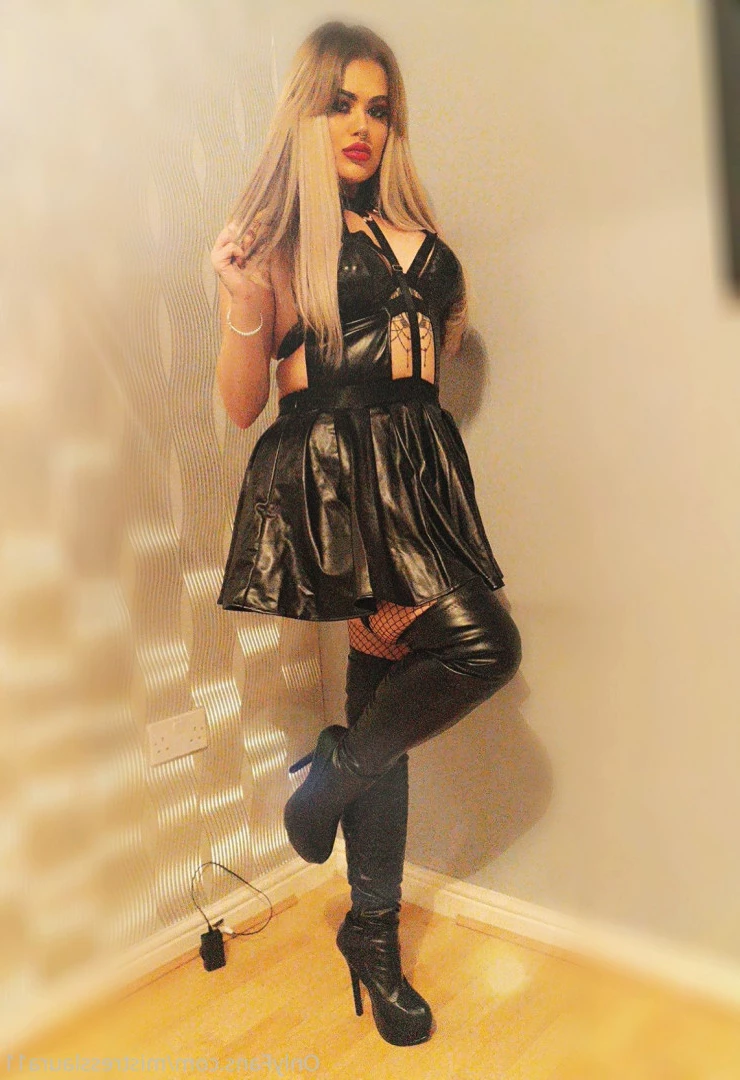 Miss Laura [ mistresslaura11 ] Onlyfans leaked photo 10023993 on Hotleaks.tv