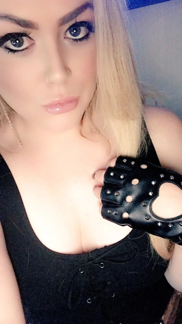 Miss Laura [ mistresslaura11 ] Onlyfans leaked photo 10037756 on Hotleaks.tv