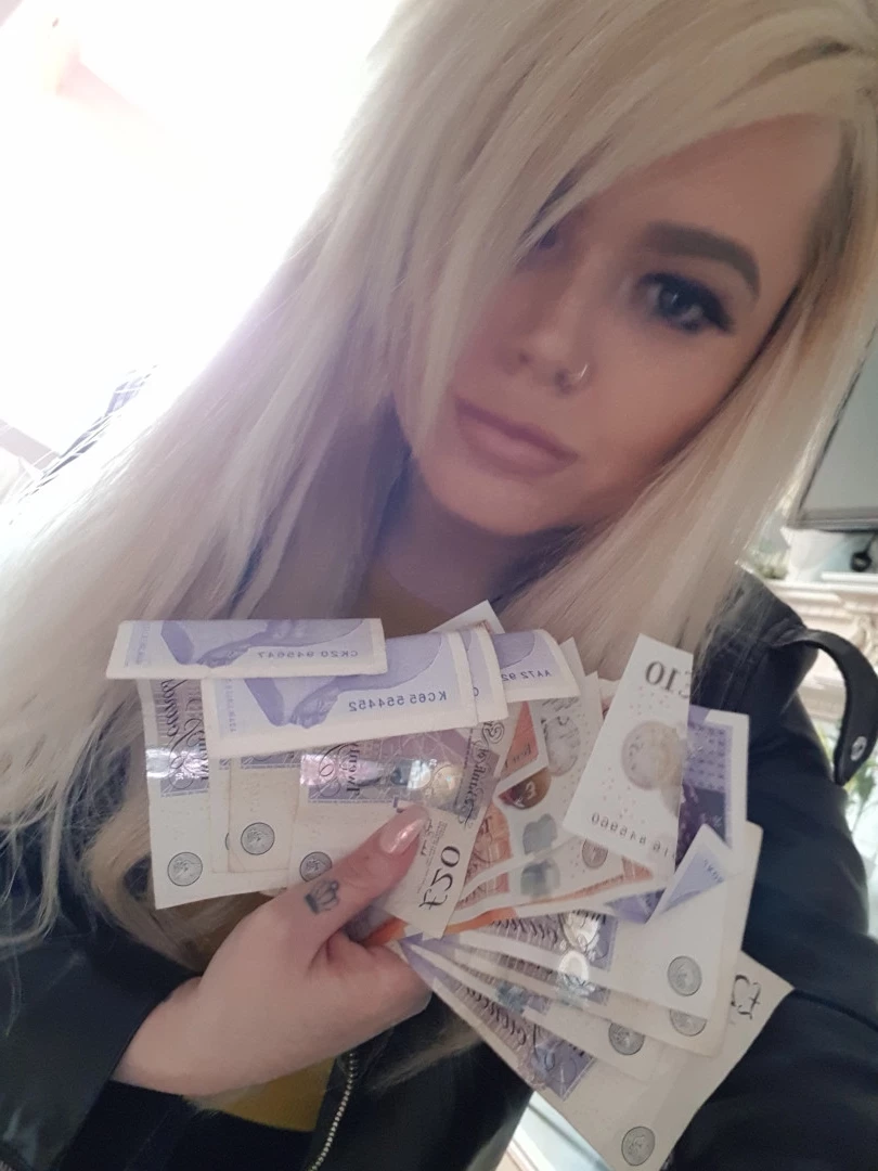 Miss Laura [ mistresslaura11 ] Onlyfans leaked photo 10037927 on Hotleaks.tv