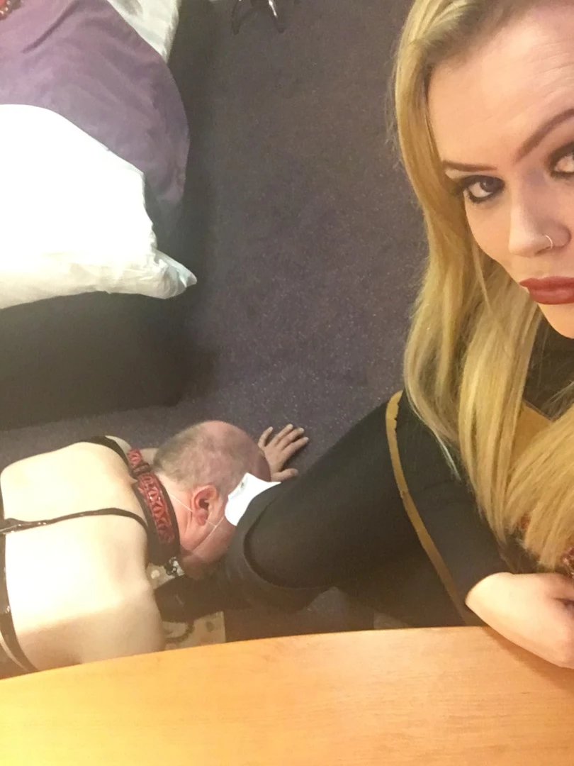 Miss Laura [ mistresslaura11 ] Onlyfans leaked photo 10041791 on Hotleaks.tv
