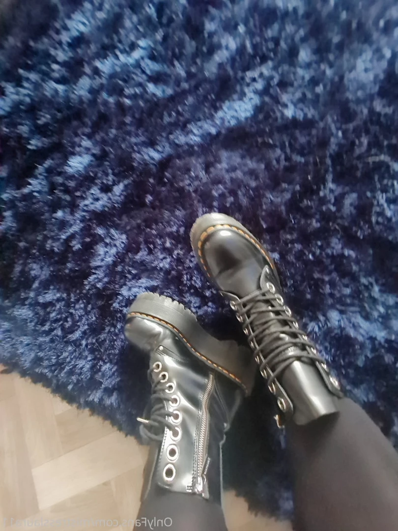 Miss Laura [ mistresslaura11 ] Onlyfans leaked photo 10042350 on Hotleaks.tv