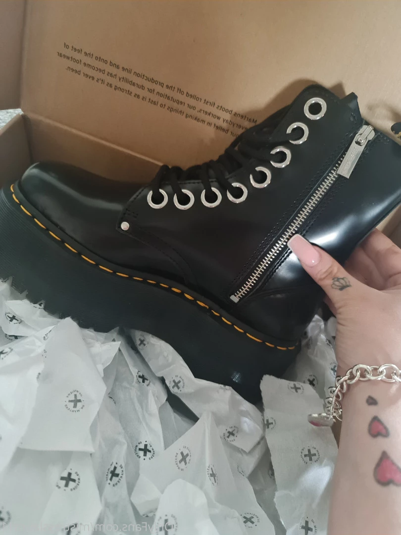 Miss Laura [ mistresslaura11 ] Onlyfans leaked photo 10042715 on Hotleaks.tv