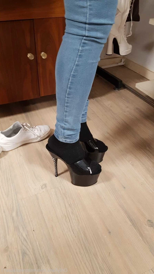 Miss Laura [ mistresslaura11 ] Onlyfans leaked photo 10048134 on Hotleaks.tv
