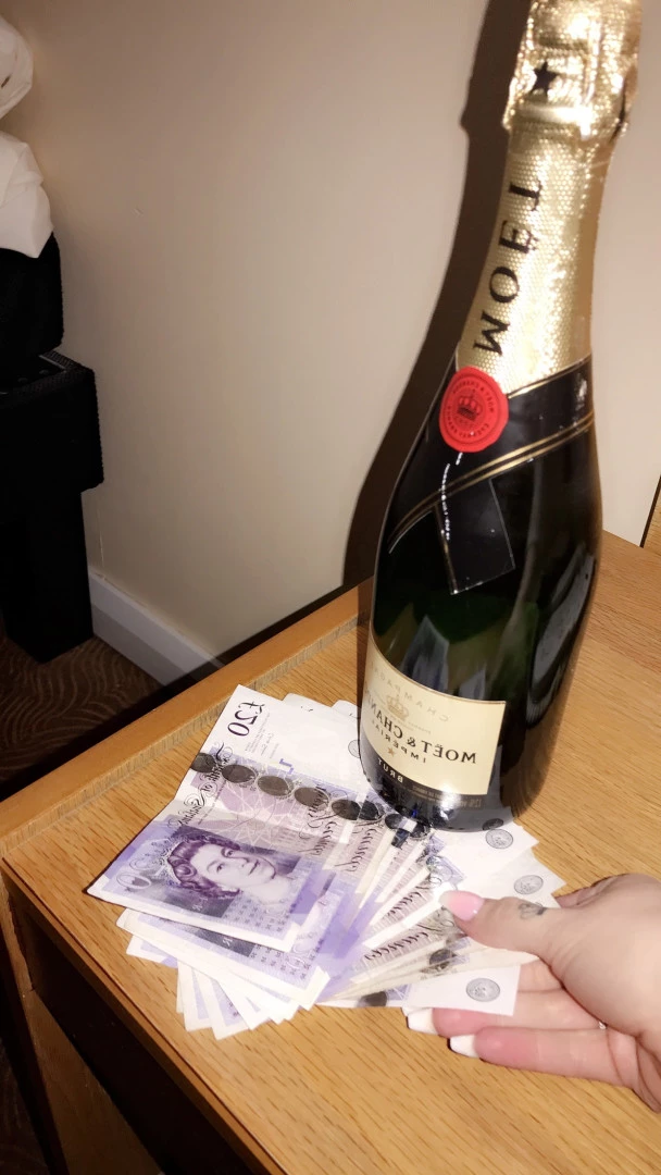 Miss Laura [ mistresslaura11 ] Onlyfans leaked photo 10050465 on Hotleaks.tv