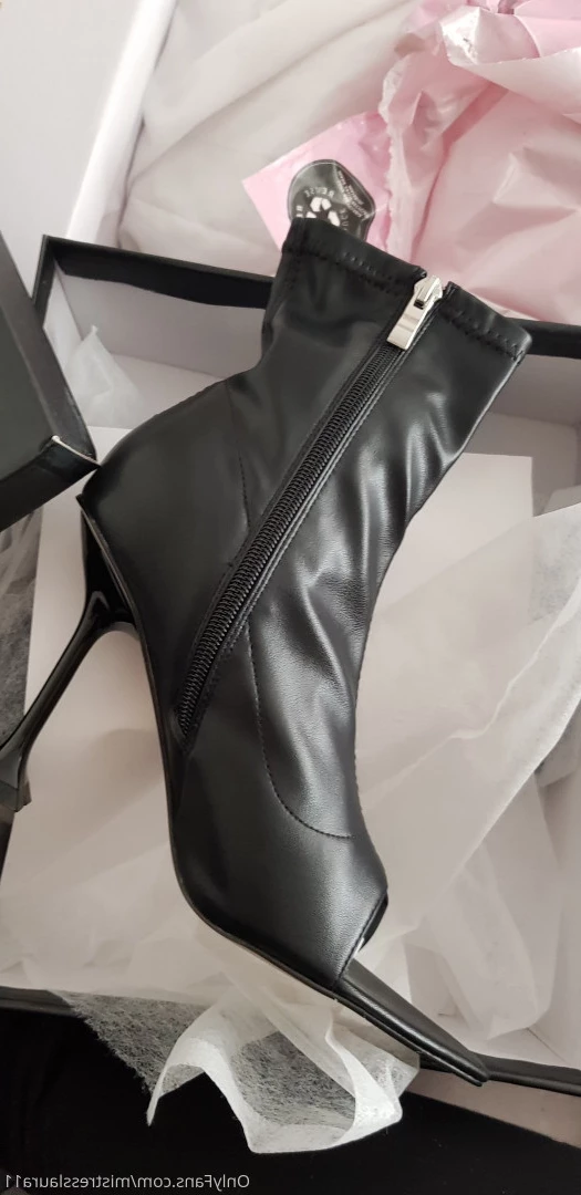 Miss Laura [ mistresslaura11 ] Onlyfans leaked photo 10052634 on Hotleaks.tv