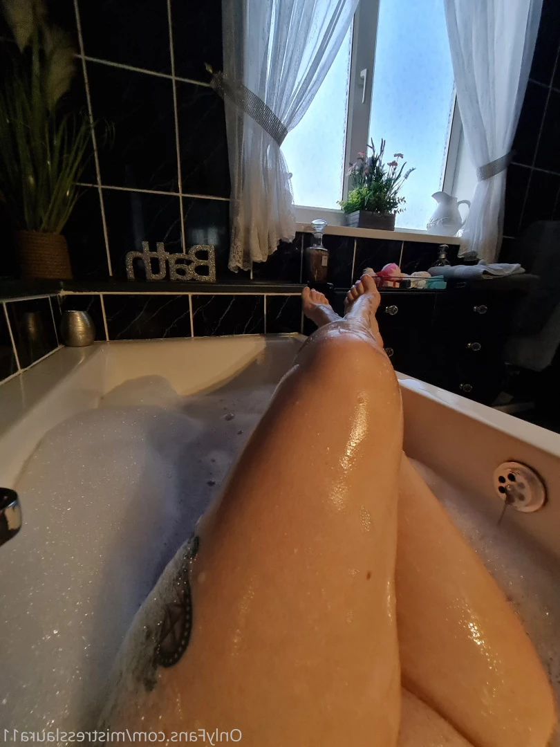 Miss Laura [ mistresslaura11 ] Onlyfans leaked photo 10054767 on Hotleaks.tv