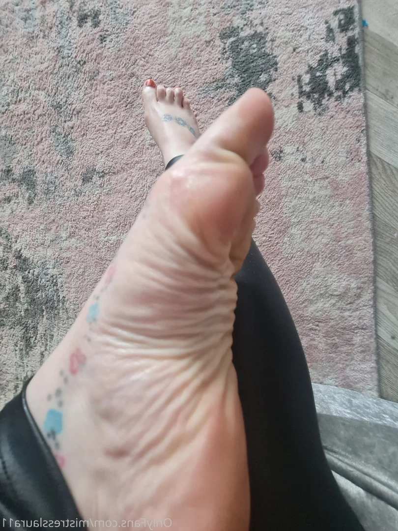 Miss Laura [ mistresslaura11 ] Onlyfans leaked photo 10058913 on Hotleaks.tv