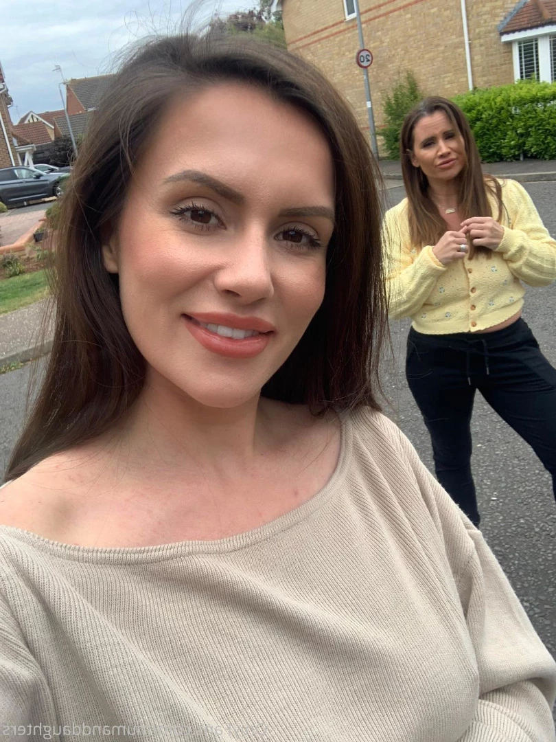 🇬🇧 BRITISH MUM &amp; DAUGHTERS 🇬🇧 [ mumanddaughters ] Onlyfans leaked photo 10385306 on Hotleaks.tv