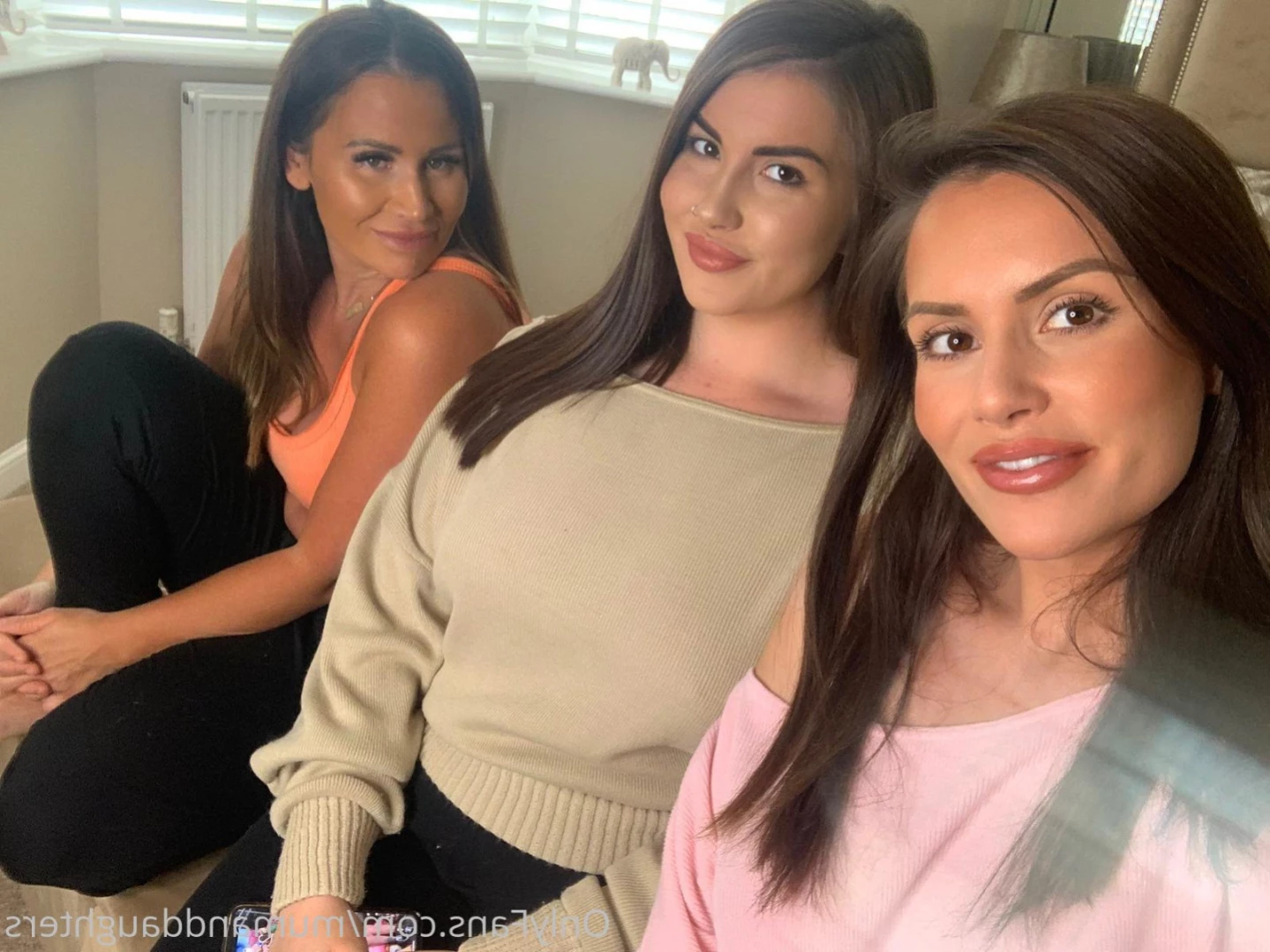 🇬🇧 BRITISH MUM &amp; DAUGHTERS 🇬🇧 [ mumanddaughters ] Onlyfans leaked photo 13154537 on Hotleaks.tv