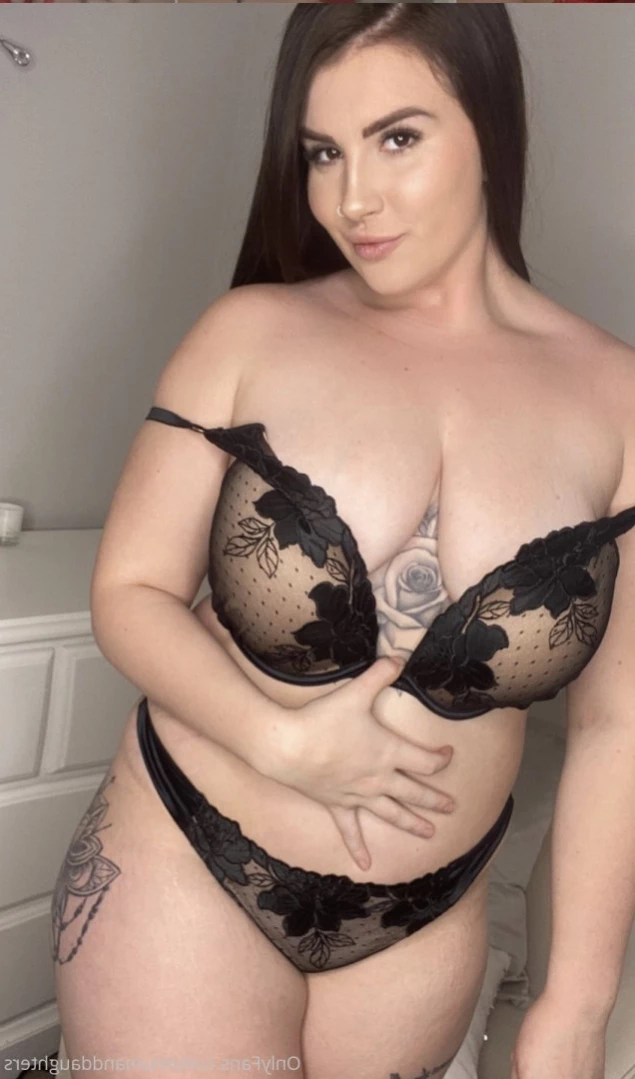 🇬🇧 BRITISH MUM &amp; DAUGHTERS 🇬🇧 [ mumanddaughters ] Onlyfans leaked photo 14904569 on Hotleaks.tv