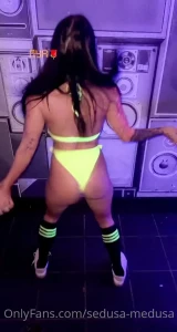 10174318