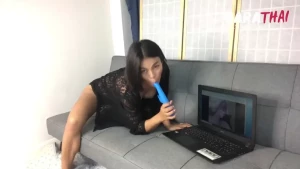 𝗡𝗮𝗿𝗮 𝗦𝗾𝘂𝗶𝗿𝘁𝗶𝗻𝗴 𝗤𝘂𝗲𝗲𝗻 [ narathai ] Onlyfans leaked video 18181979 on Hotleaks.tv