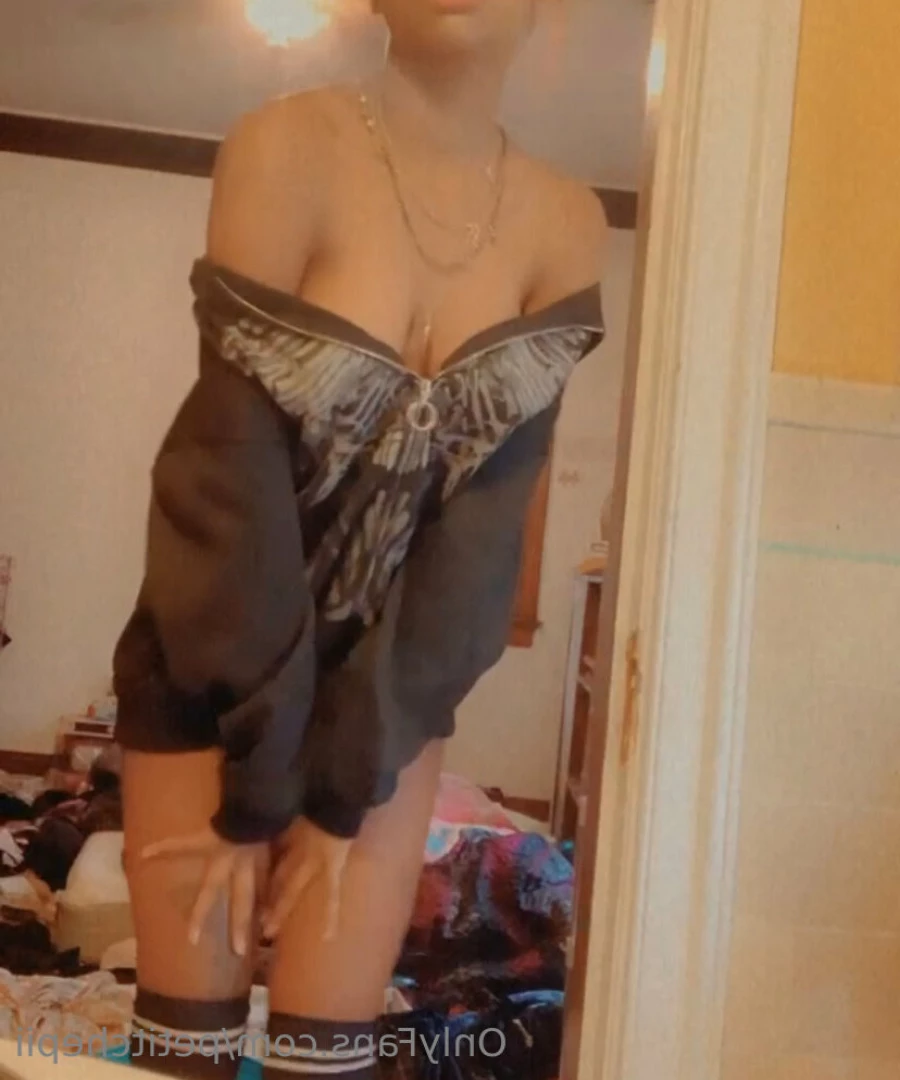 Janet Garrett [ petitchepii ] Onlyfans leaked photo 8233594 on Hotleaks.tv