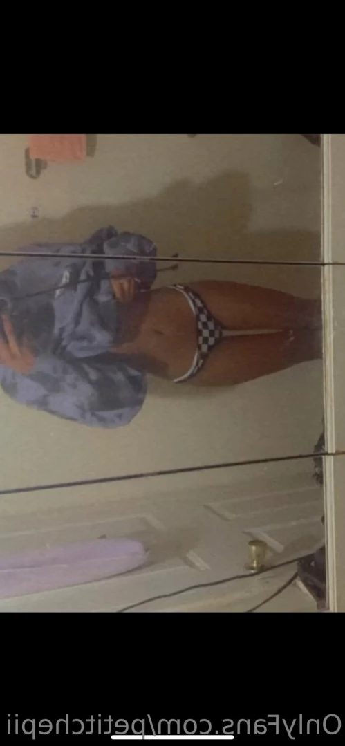 Janet Garrett [ petitchepii ] Onlyfans leaked photo 15488932 on Hotleaks.tv
