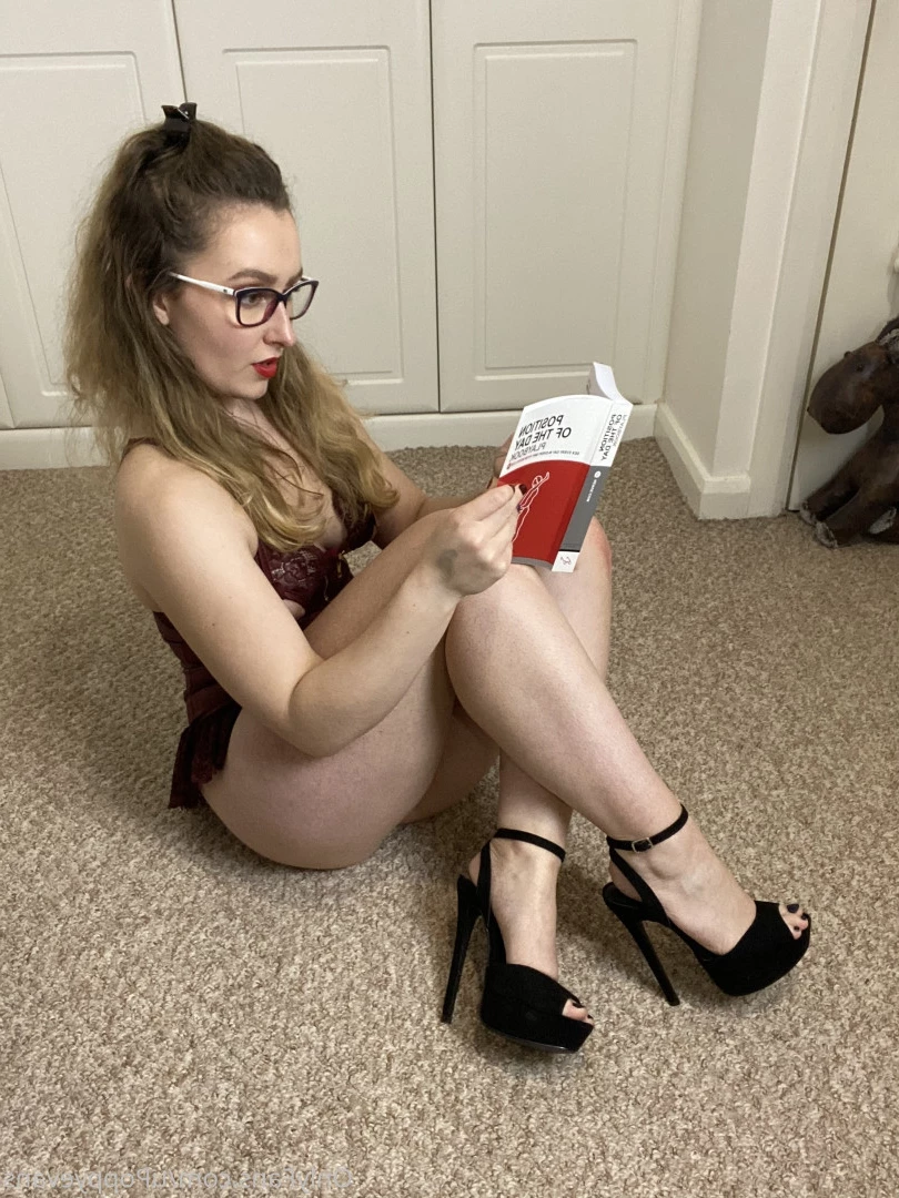 𝐏𝐎𝐏𝐏𝐘 𝐄𝐕𝐀𝐍𝐒 😈𝐓𝐇𝐑𝐄𝐄𝐒𝐎𝐌𝐄 𝐐𝐔𝐄𝐄𝐍 [ poppyevans ] Onlyfans leaked photo 8244955 on Hotleaks.tv