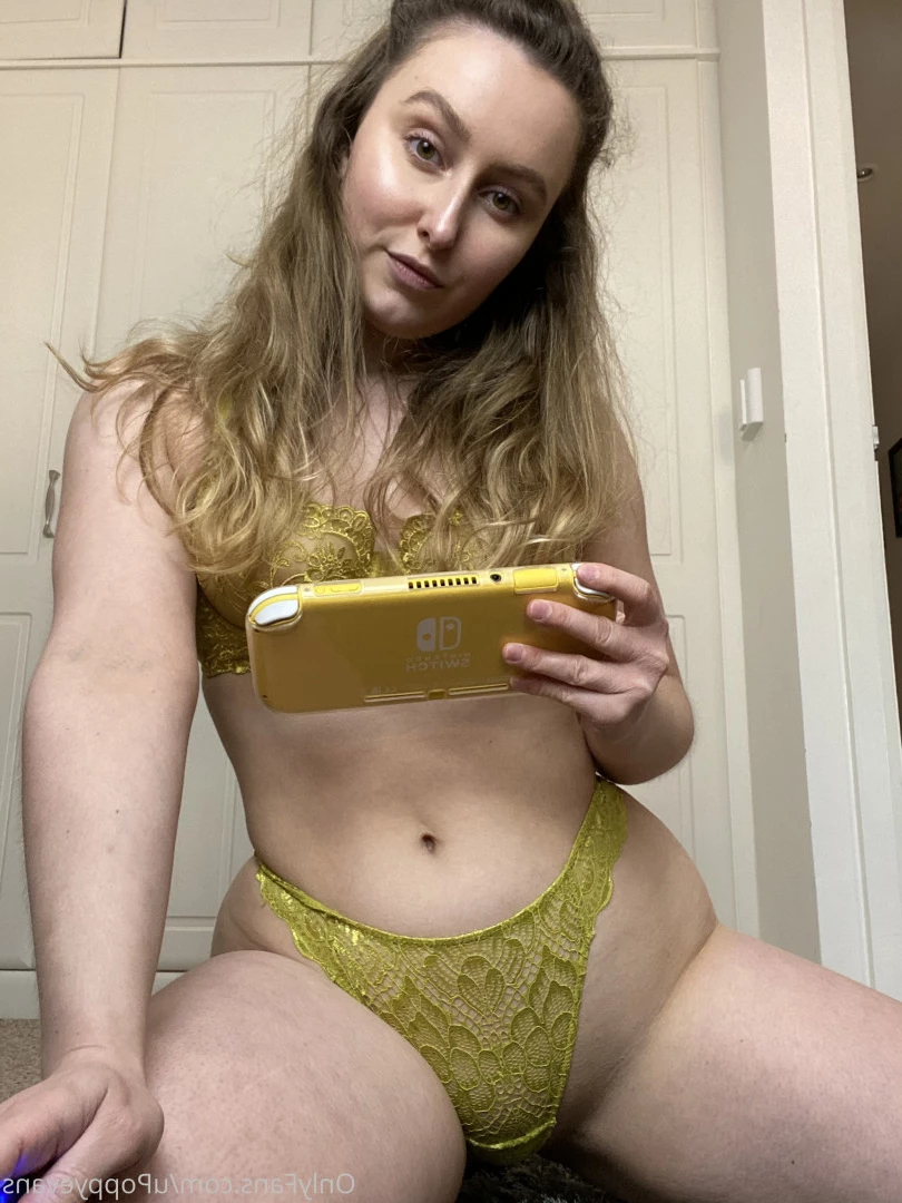 𝐏𝐎𝐏𝐏𝐘 𝐄𝐕𝐀𝐍𝐒 😈𝐓𝐇𝐑𝐄𝐄𝐒𝐎𝐌𝐄 𝐐𝐔𝐄𝐄𝐍 [ poppyevans ] Onlyfans leaked photo 8278408 on Hotleaks.tv