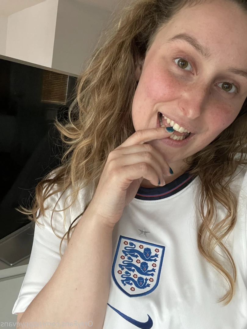 𝐏𝐎𝐏𝐏𝐘 𝐄𝐕𝐀𝐍𝐒 😈𝐓𝐇𝐑𝐄𝐄𝐒𝐎𝐌𝐄 𝐐𝐔𝐄𝐄𝐍 [ poppyevans ] Onlyfans leaked photo 8287352 on Hotleaks.tv