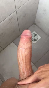 15991593