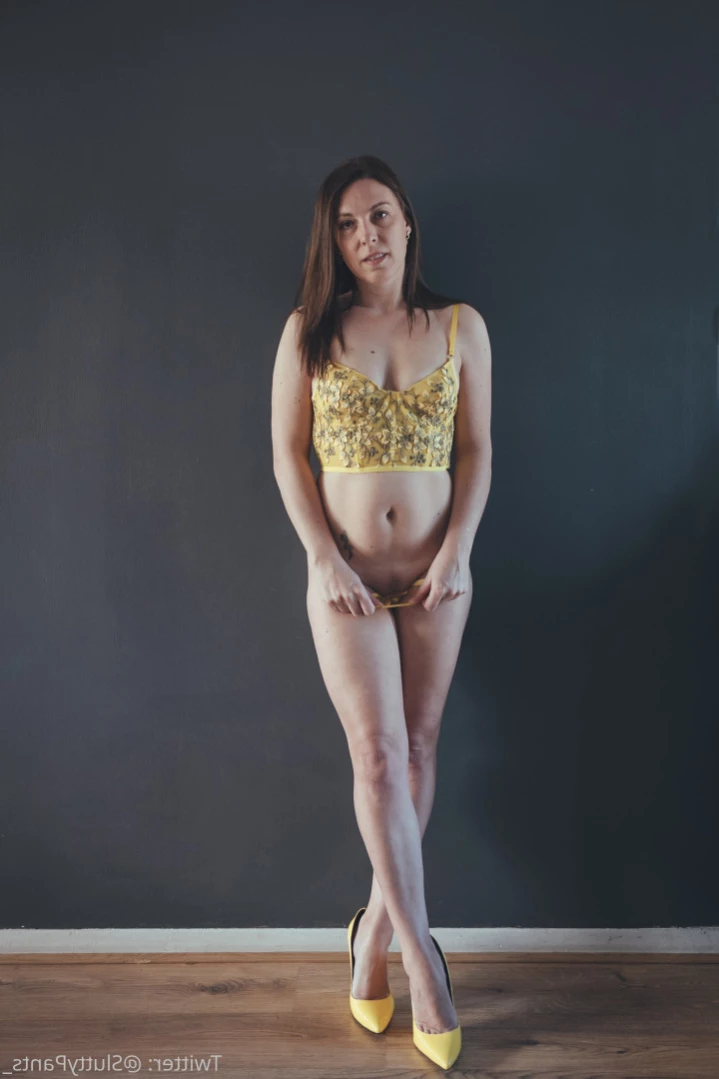 Average UK Mum [ averageukmum ] Onlyfans leaked photo 11419607 on Hotleaks.tv