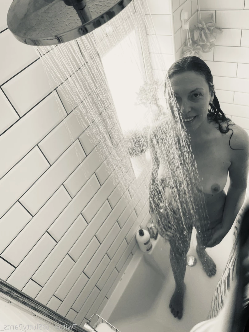 Average UK Mum [ averageukmum ] Onlyfans leaked photo 11425914 on Hotleaks.tv