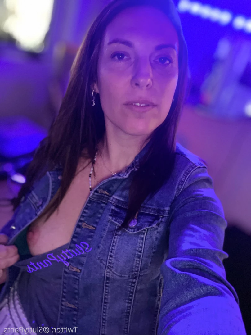 Average UK Mum [ averageukmum ] Onlyfans leaked photo 11426636 on Hotleaks.tv