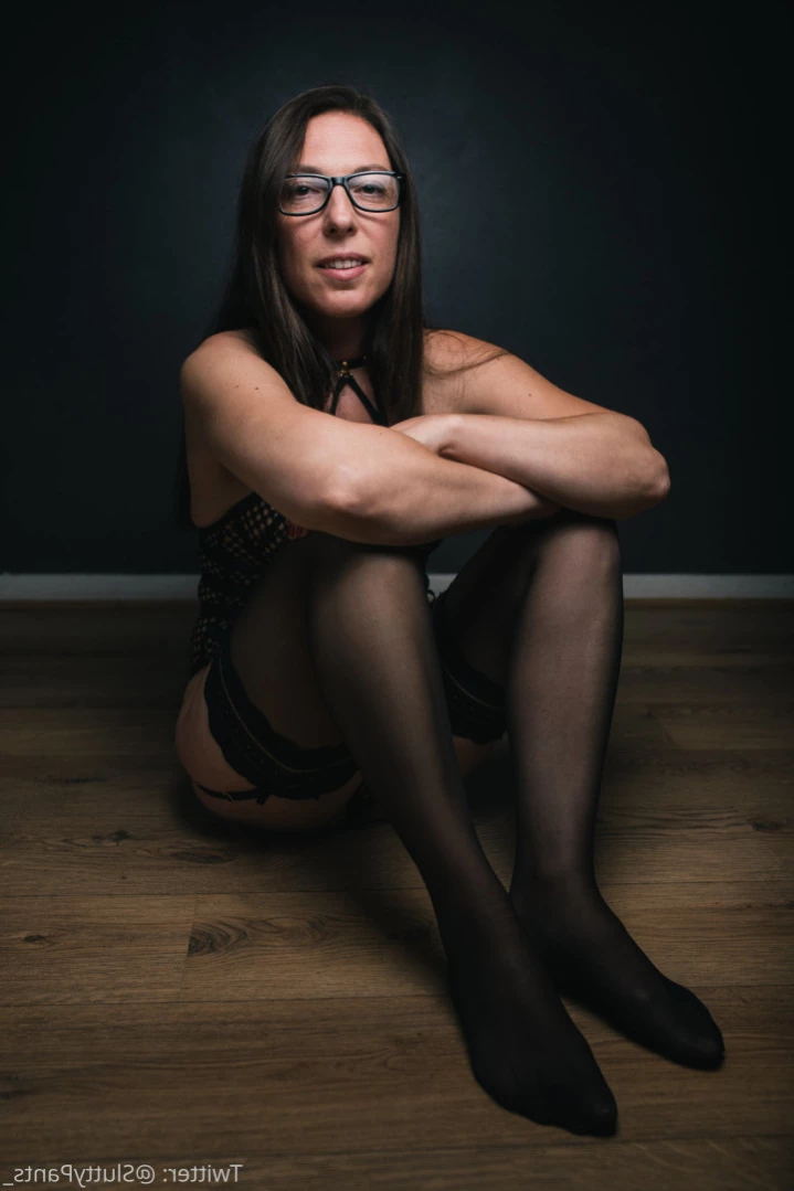 Average UK Mum [ averageukmum ] Onlyfans leaked photo 11427979 on Hotleaks.tv