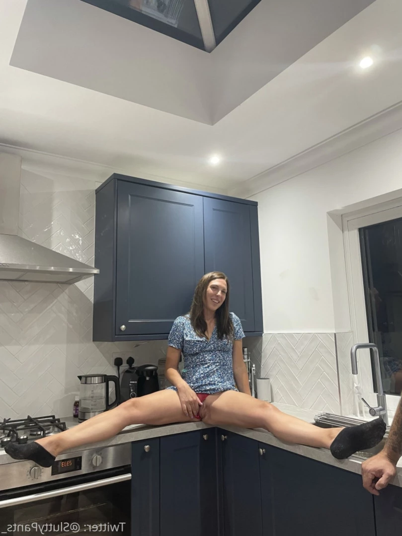 Average UK Mum [ averageukmum ] Onlyfans leaked photo 13181975 on Hotleaks.tv