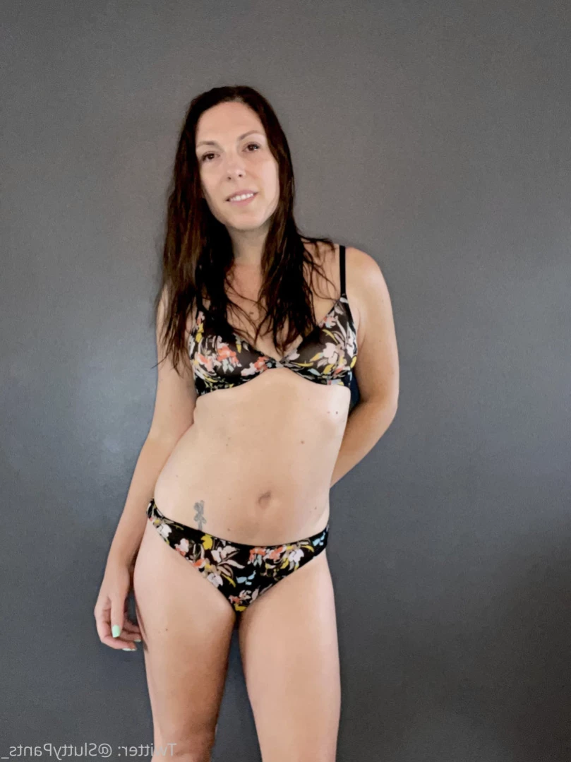 Average UK Mum [ averageukmum ] Onlyfans leaked photo 13287077 on Hotleaks.tv