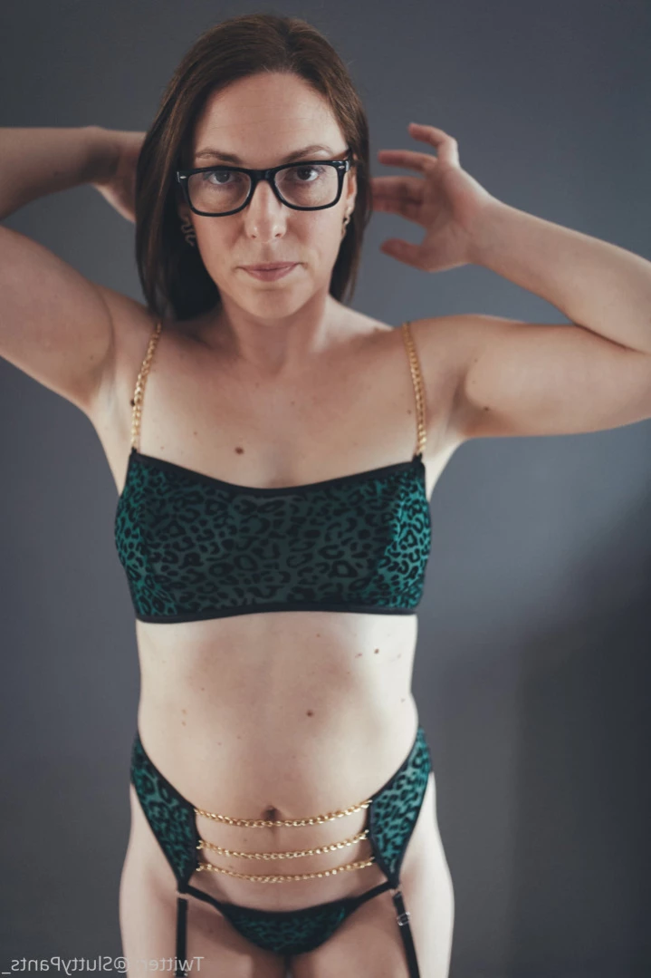 Average UK Mum [ averageukmum ] Onlyfans leaked photo 14053790 on Hotleaks.tv
