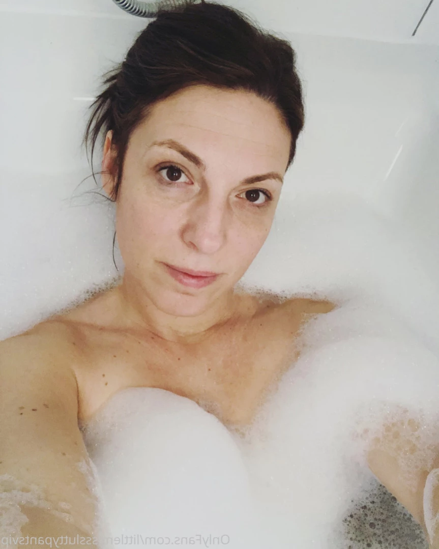 Average UK Mum [ averageukmum ] Onlyfans leaked photo 14053821 on Hotleaks.tv