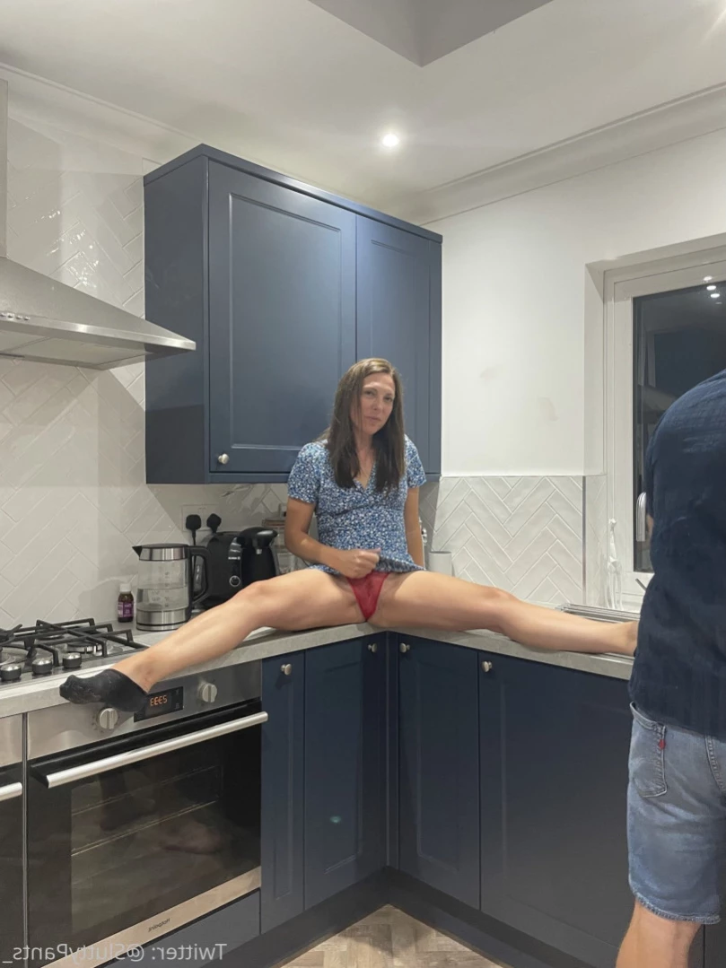 Average UK Mum [ averageukmum ] Onlyfans leaked photo 14282080 on Hotleaks.tv