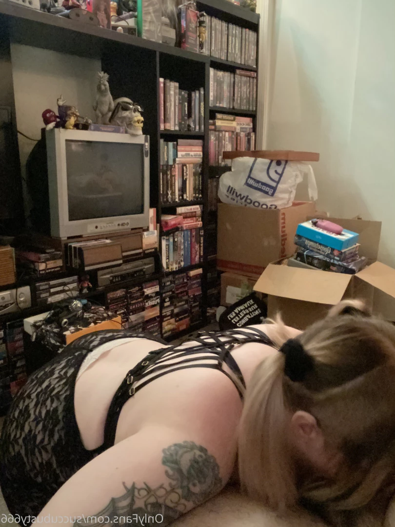 April O’blivion [ succubusty666 ] Onlyfans leaked photo 8121804 on Hotleaks.tv