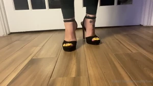 TATIANA - Foot Goddess [ tatianasnaughtytoes ] Onlyfans leaked video 9903098 on Hotleaks.tv
