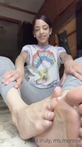 9885599