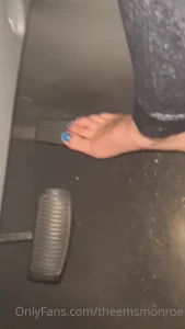 9885697