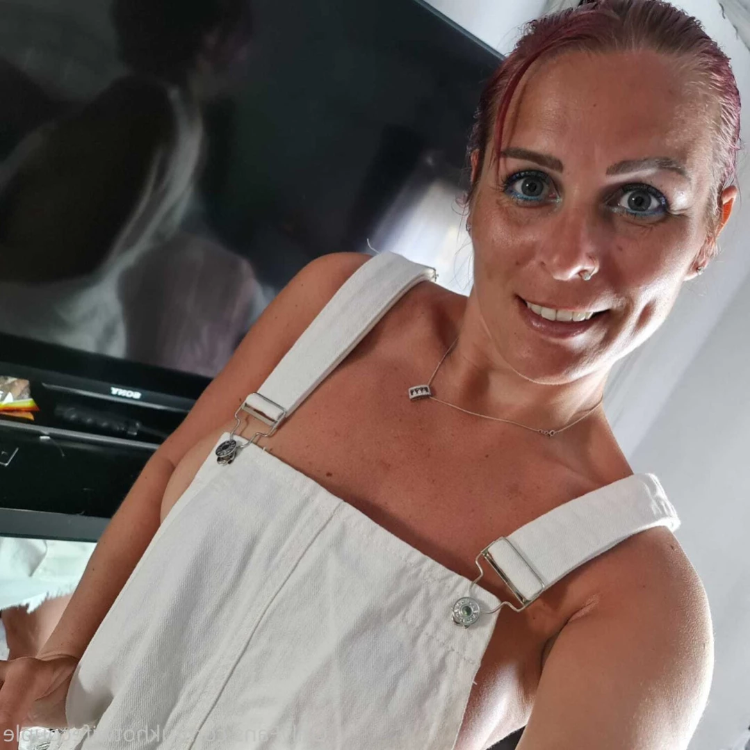 ♠️Cuckold + Hotwife♠️ [ ukhotwifecouple ] Onlyfans leaked photo 12796474 on Hotleaks.tv